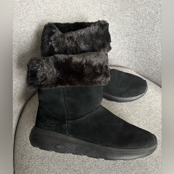 Skechers Goga Mat Suede Leather Boots Faux Shearling Lined Pull On Womens size 6 - Picture 1 of 12